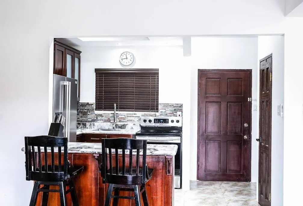 2Br I 1.5 Bath I Ocean & Mountain Views I Apartment W/ Balcony I Montego Bay 0*,